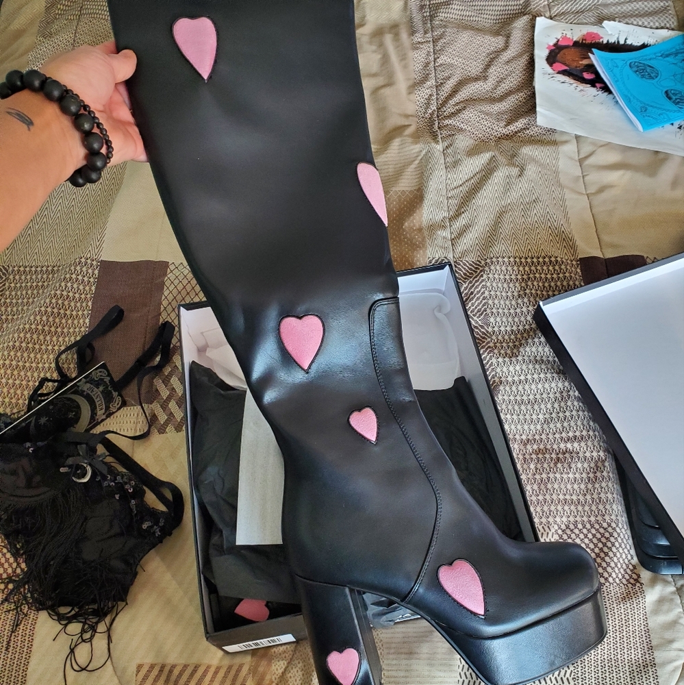 Lamoda Heart Boots Sz 7 Black with Pink hearts